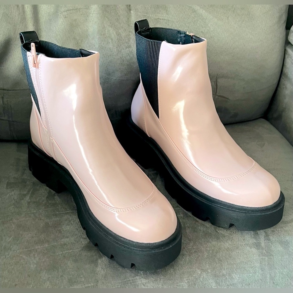 Boots Portland Women’s Pink, Size 8 & 9 NWT